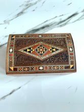 Load image into Gallery viewer, 5.5 x 3.7 inches Medium Sized Rectangle Handmade Mosaic Box
