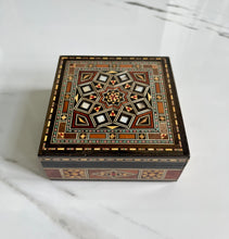 Load image into Gallery viewer, 4.6 x 4.6 inches Handmade Square Mosaic Box
