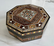 Load image into Gallery viewer, Octagon Handmade Mosaic Box. Diameter: 5.5” approx
