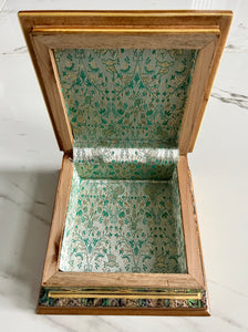 Large Sized Pearl Handmade Mosaic Box. Size: 6.7 x 6.7 inches