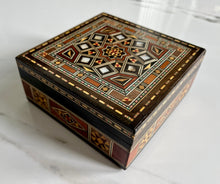 Load image into Gallery viewer, 4.6 x 4.6 inches Handmade Square Mosaic Box
