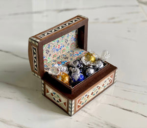 Mother of Pearl Handmade Mosaic Box. Size: 6 x 3.6 inches