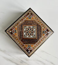 Load image into Gallery viewer, 5.5 x 5.5 inches Handmade Square Mosaic Box
