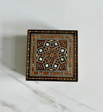 Load image into Gallery viewer, 4.6 x 4.6 inches Handmade Square Mosaic Box
