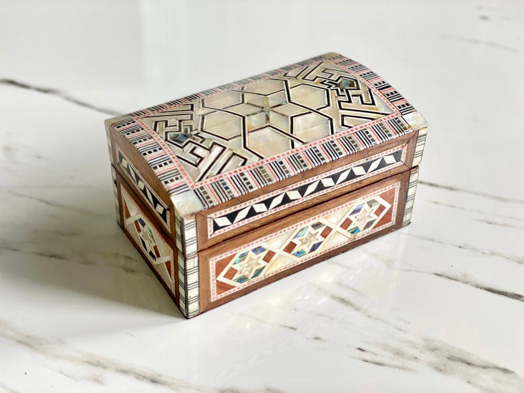 Mother of Pearl Handmade Mosaic Box. Size: 6 x 3.6 inches